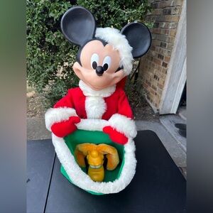 1996 Disney Collectors Mickey Mouse Santa Claus Figure with Pluto working